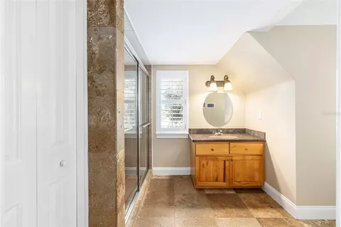 Bath - 997 NW 63rd Ct, Ocala, FL 34482 photo 9 of 10