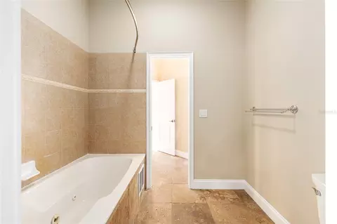 Bath - 997 NW 63rd Ct, Ocala, FL 34482 photo 7 of 10
