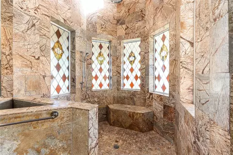 Bath - 997 NW 63rd Ct, Ocala, FL 34482 photo 4 of 10