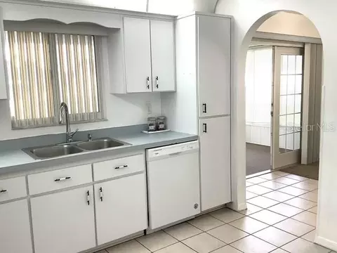 Kitchen - 6326 SW 60th Ct, Ocala, FL 34474 photo 3 of 4