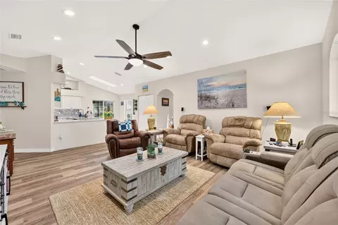 Living - 21675 SW 84th Loop, Dunnellon, FL 34431 photo 3 of 3
