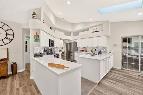 Kitchen - 21675 SW 84th Loop, Dunnellon, FL 34431 photo 3 of 5