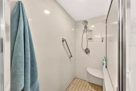Bath - 21675 SW 84th Loop, Dunnellon, FL 34431 photo 3 of 7