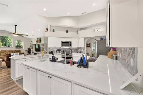 Kitchen - 21675 SW 84th Loop, Dunnellon, FL 34431 photo 5 of 5