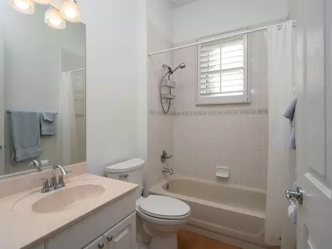 Bath - 2185 NW 114th Loop, Ocala, FL 34475 photo 3 of 4