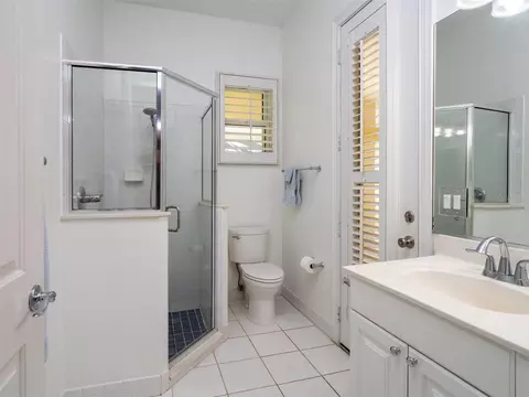 Bath - 2185 NW 114th Loop, Ocala, FL 34475 photo 4 of 4