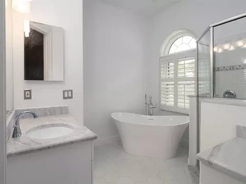 Bath - 2185 NW 114th Loop, Ocala, FL 34475 photo 1 of 4