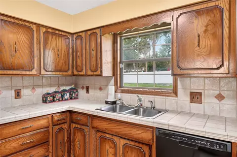 Kitchen - 3719 SE 4th St, Ocala, FL 34471 photo 5 of 7