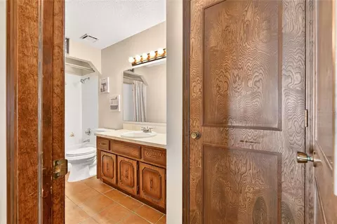 Bath - 3719 SE 4th St, Ocala, FL 34471 photo 5 of 8