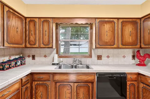 Kitchen - 3719 SE 4th St, Ocala, FL 34471 photo 3 of 7
