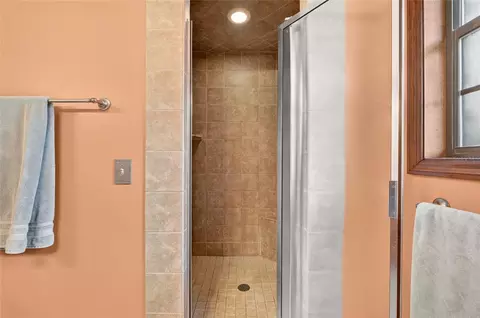 Bath - 3719 SE 4th St, Ocala, FL 34471 photo 3 of 8