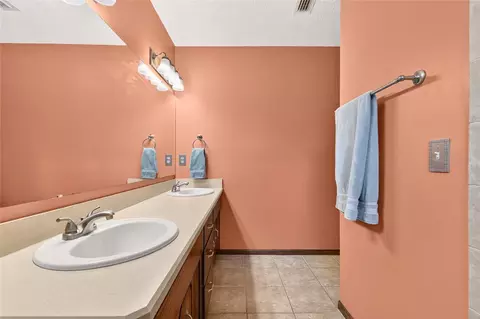 Bath - 3719 SE 4th St, Ocala, FL 34471 photo 2 of 8