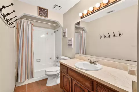 Bath - 3719 SE 4th St, Ocala, FL 34471 photo 6 of 8