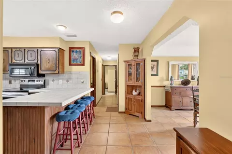 Entry Way - 3719 SE 4th St, Ocala, FL 34471 photo 3 of 7