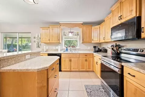 Kitchen - 4508 SE 30th St, Ocala, FL 34480 photo 4 of 4