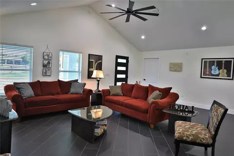 Living - 85 SW 77th Ct, Ocala, FL 34474 photo 2 of 3