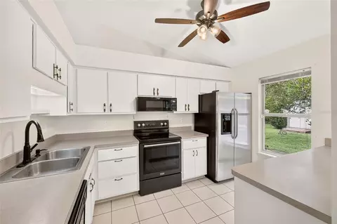 Kitchen - 95 Teak Rd, Ocala, FL 34472 photo 4 of 5