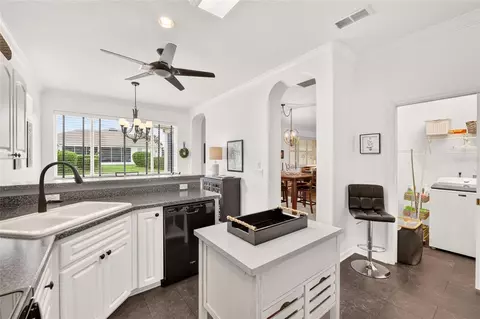 Kitchen - 9801 SW 89th Loop, Ocala, FL 34481 photo 7 of 8