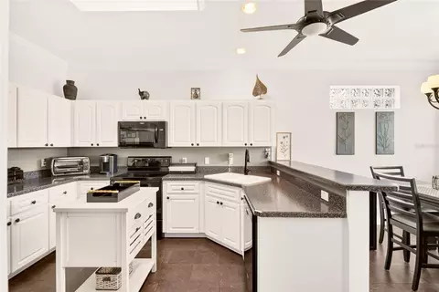 Kitchen - 9801 SW 89th Loop, Ocala, FL 34481 photo 2 of 8