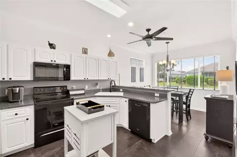 Kitchen - 9801 SW 89th Loop, Ocala, FL 34481 photo 5 of 8