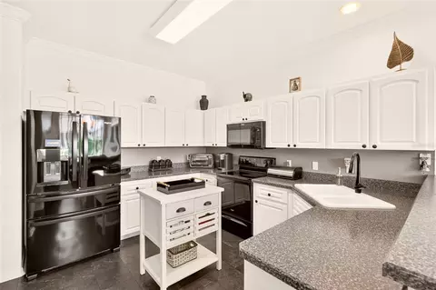 Kitchen - 9801 SW 89th Loop, Ocala, FL 34481 photo 3 of 8