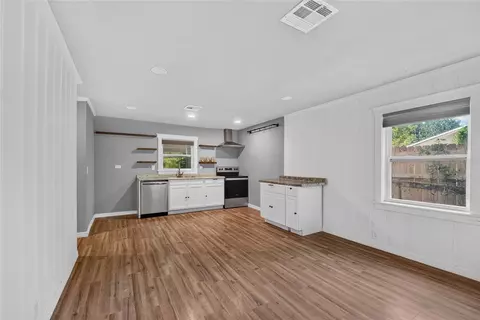 Living - 520 SE 5th St, Williston, FL 32696 photo 2 of 3