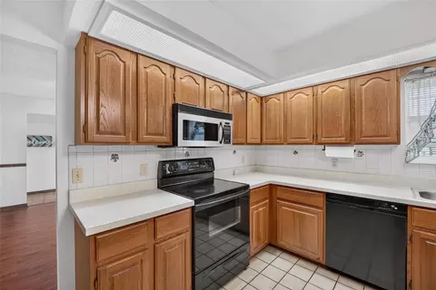 Kitchen - 3765 SE 29th Ct, Ocala, FL 34471 photo 2 of 3