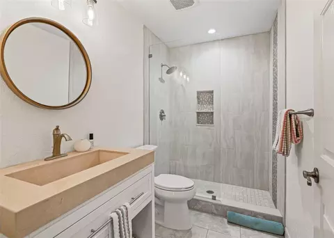 Bath - 450 SW 125th Ave, Ocala, FL 34481 photo 2 of 2