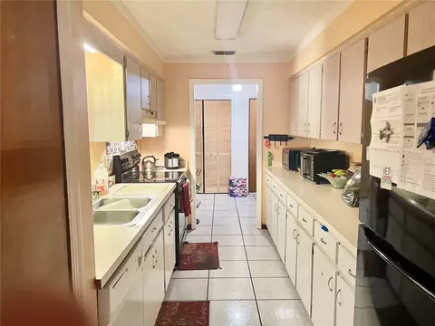 Kitchen - 16 Oak Pass Loop, Ocala, FL 34472 photo 1 of 2