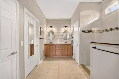Bath - 9432 SW 66th Loop, Ocala, FL 34481 photo 1 of 6