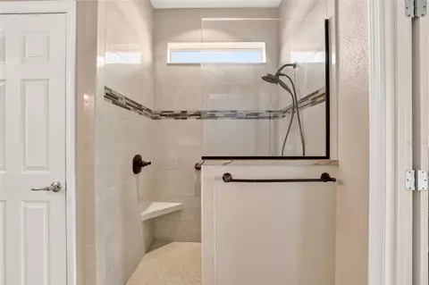 Bath - 9432 SW 66th Loop, Ocala, FL 34481 photo 3 of 6
