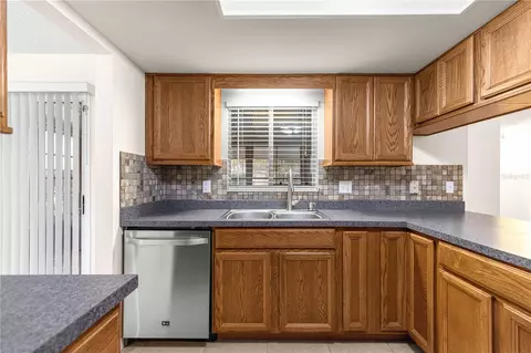 Kitchen - 11284 SW 79th Ave, Ocala, FL 34476 photo 2 of 5