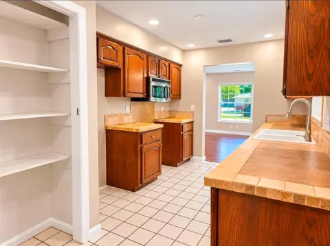 Kitchen - 25 Emerald Ct, Ocala, FL 34472 photo 2 of 2