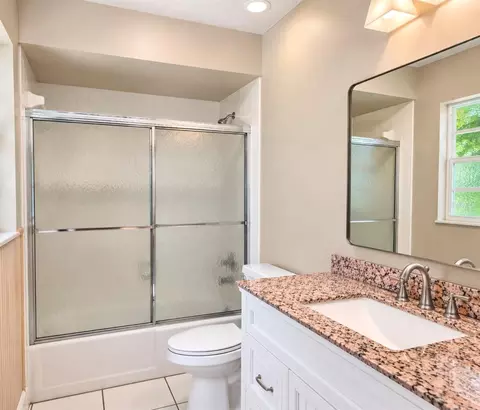 Bath - 25 Emerald Ct, Ocala, FL 34472 photo 2 of 3