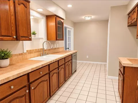 Kitchen - 25 Emerald Ct, Ocala, FL 34472 photo 1 of 2