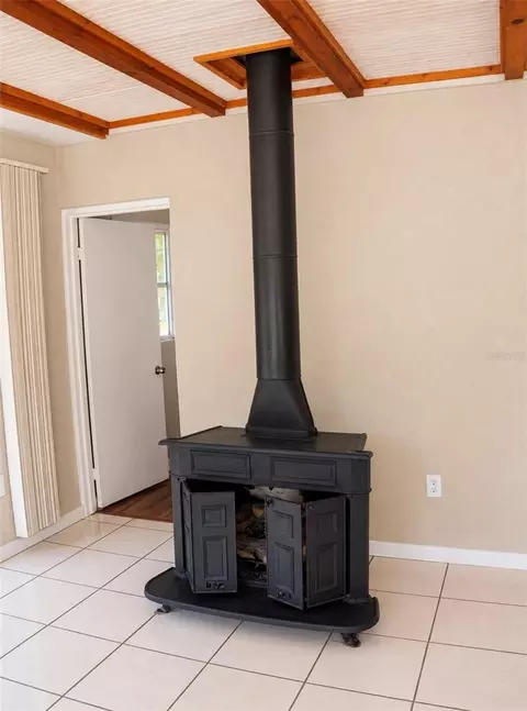 Living - 25 Emerald Ct, Ocala, FL 34472 photo 5 of 6