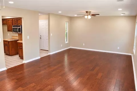 Living - 25 Emerald Ct, Ocala, FL 34472 photo 2 of 6