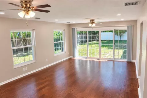 Living - 25 Emerald Ct, Ocala, FL 34472 photo 1 of 6