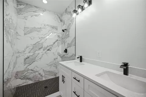 Bath - 15696 SW 40th Place Rd, Ocala, FL 34481 photo 1 of 2