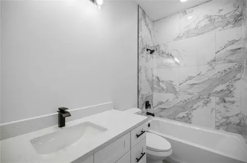 Bath - 15696 SW 40th Place Rd, Ocala, FL 34481 photo 2 of 2
