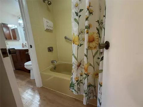 Bath - 637 Midway Dr #A, Ocala, FL 34472 photo 2 of 3