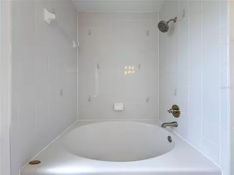 Bath - 7946 Juniper Rd, Ocala, FL 34480 photo 8 of 8