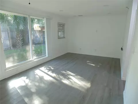 Living - 1007 NE 2nd St, Ocala, FL 34470 photo 5 of 6