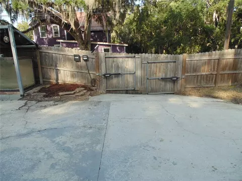 Exterior - 1007 NE 2nd St, Ocala, FL 34470 photo 17 of 23