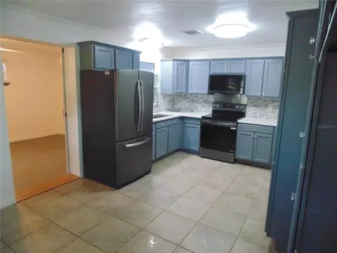 Kitchen - 1007 NE 2nd St, Ocala, FL 34470 photo 2 of 3