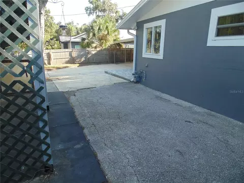 Exterior - 1007 NE 2nd St, Ocala, FL 34470 photo 13 of 23