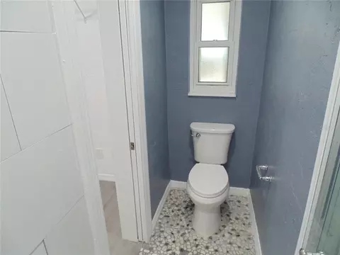 Bath - 1007 NE 2nd St, Ocala, FL 34470 photo 5 of 5