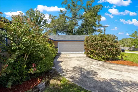 Exterior - 2130 NE 10th St, Ocala, FL 34470 photo 2 of 7