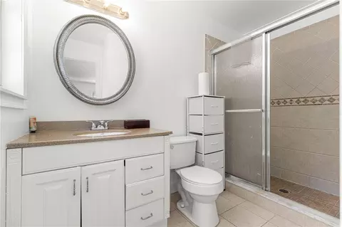 Bath - 2130 NE 10th St, Ocala, FL 34470 photo 2 of 2