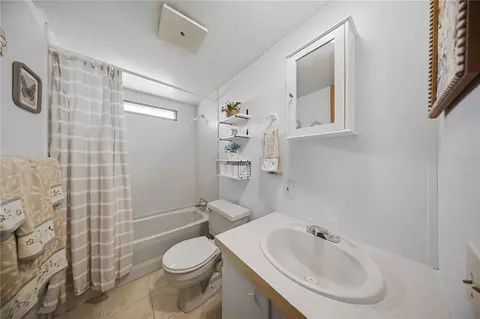 Bath - 971 NE 134th Ct, Williston, FL 32696 photo 2 of 2